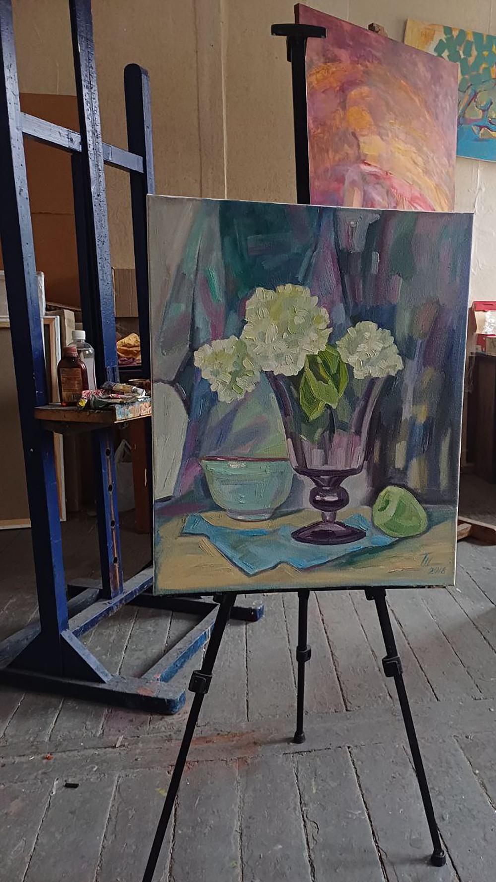 Vibrant impressionist oil painting of white hydrangeas by Tatyana Shulyak