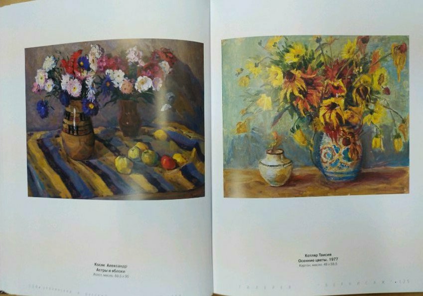 Oil painting by Kosyak Aleksandr Borisovich: vibrant sunflower bouquet in blue-white vase