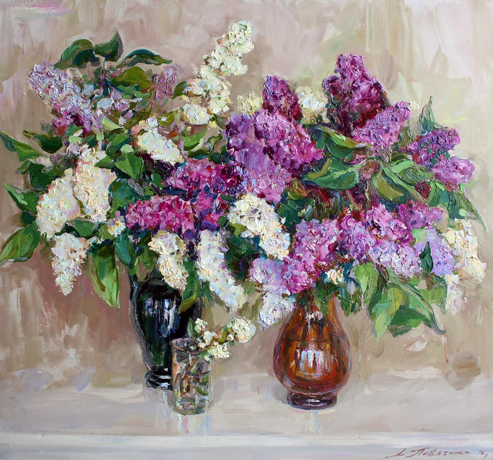 Oil painting of lilac bouquet by Leonid Pavlenko in amber vase