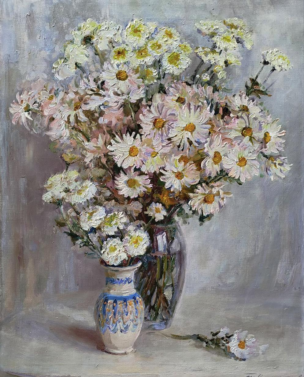 Oil painting of delicate white and pale pink daisy bouquet by Leonid Pavlenko in blue gold vase