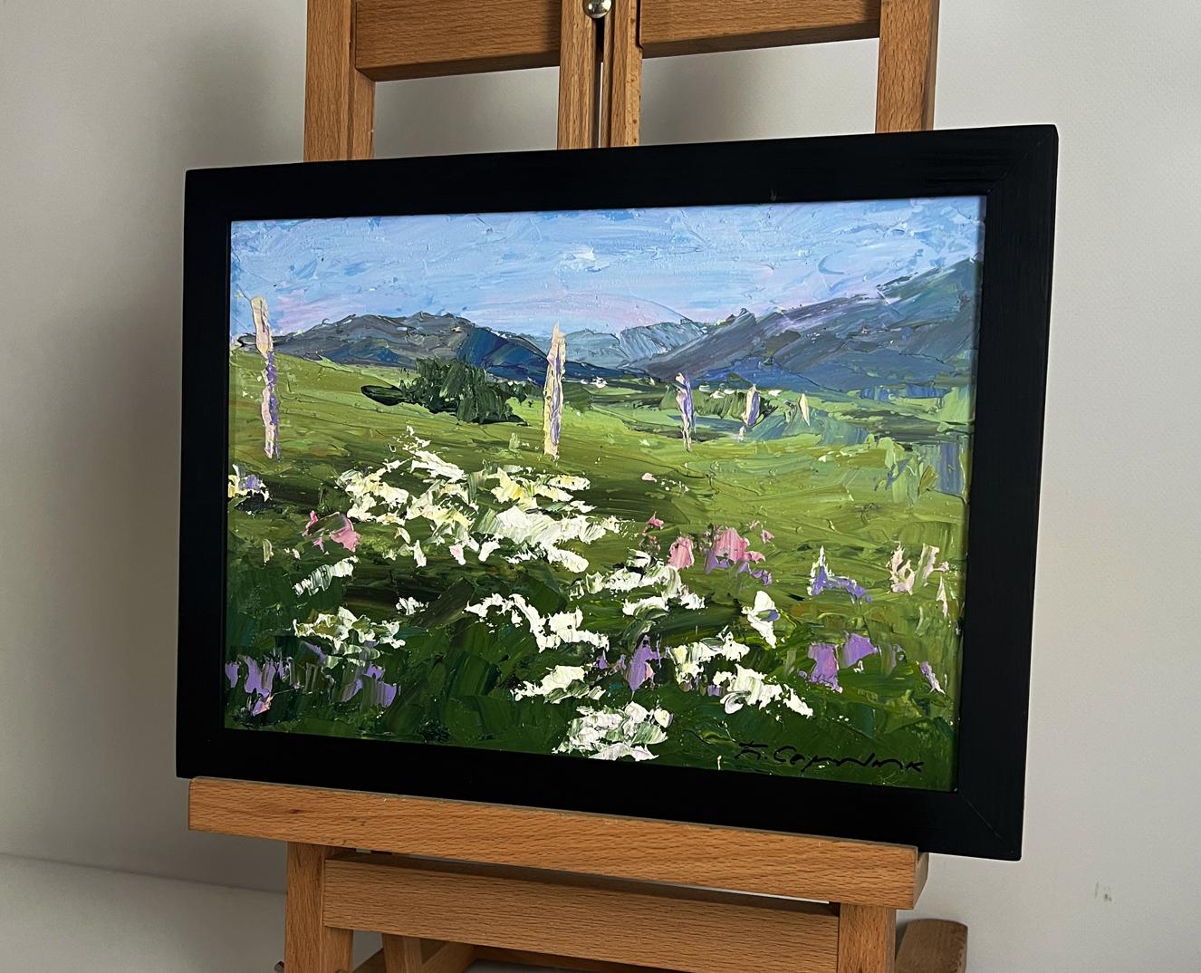Oil painting Flowering mountain fields by Boris Serdyuk: green field with wildflowers
