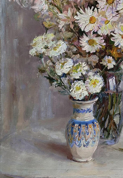 Oil painting of Leonid Pavlenko bouquet of white daisies in blue vase