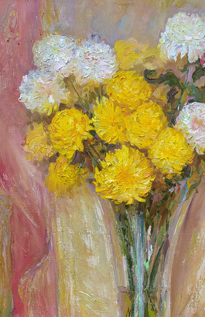 Oil painting Autumn mood by Leonid Pavlenko: yellow white chrysanthemums in glass vase