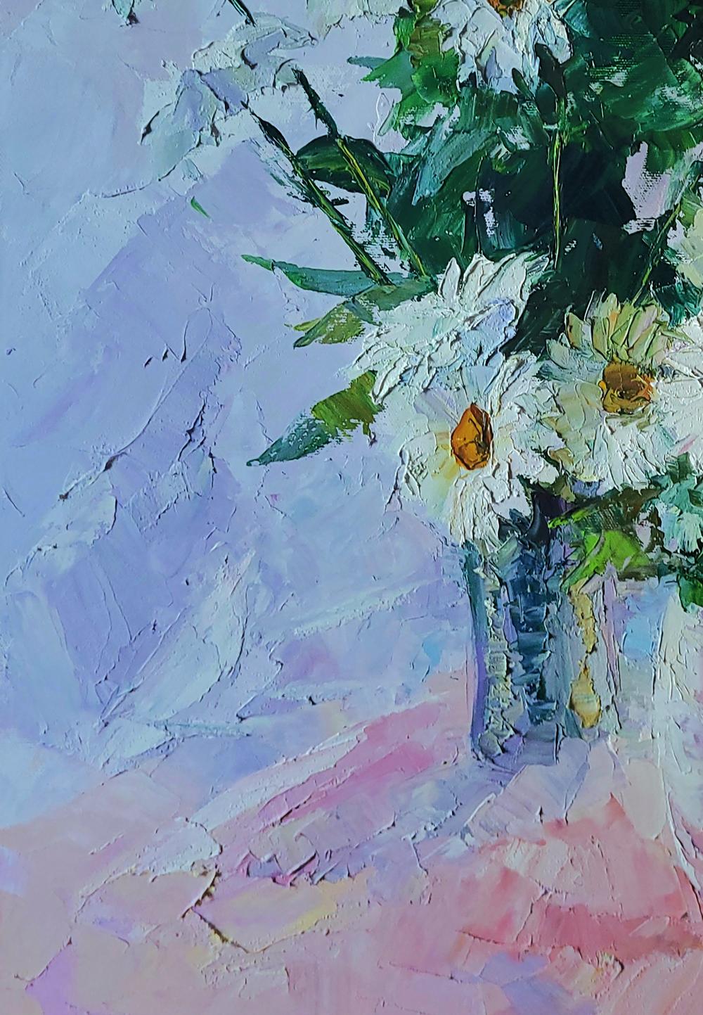 Vibrant oil painting of daisies and roses in blue vase by Boris Serdyuk