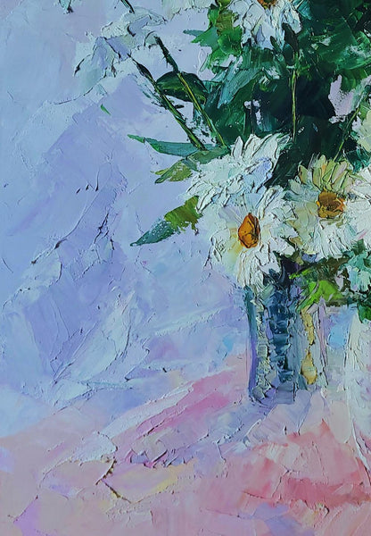 Vibrant oil painting of daisies and roses in blue vase by Boris Serdyuk
