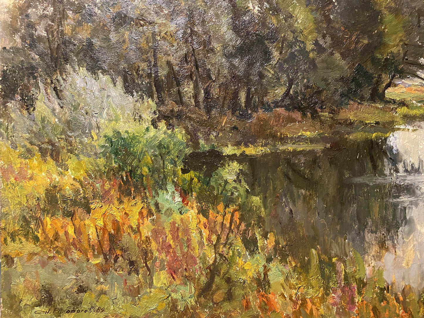 Impressionistic oil painting by Nikolay Rabotyagov: autumn wooded riverbank