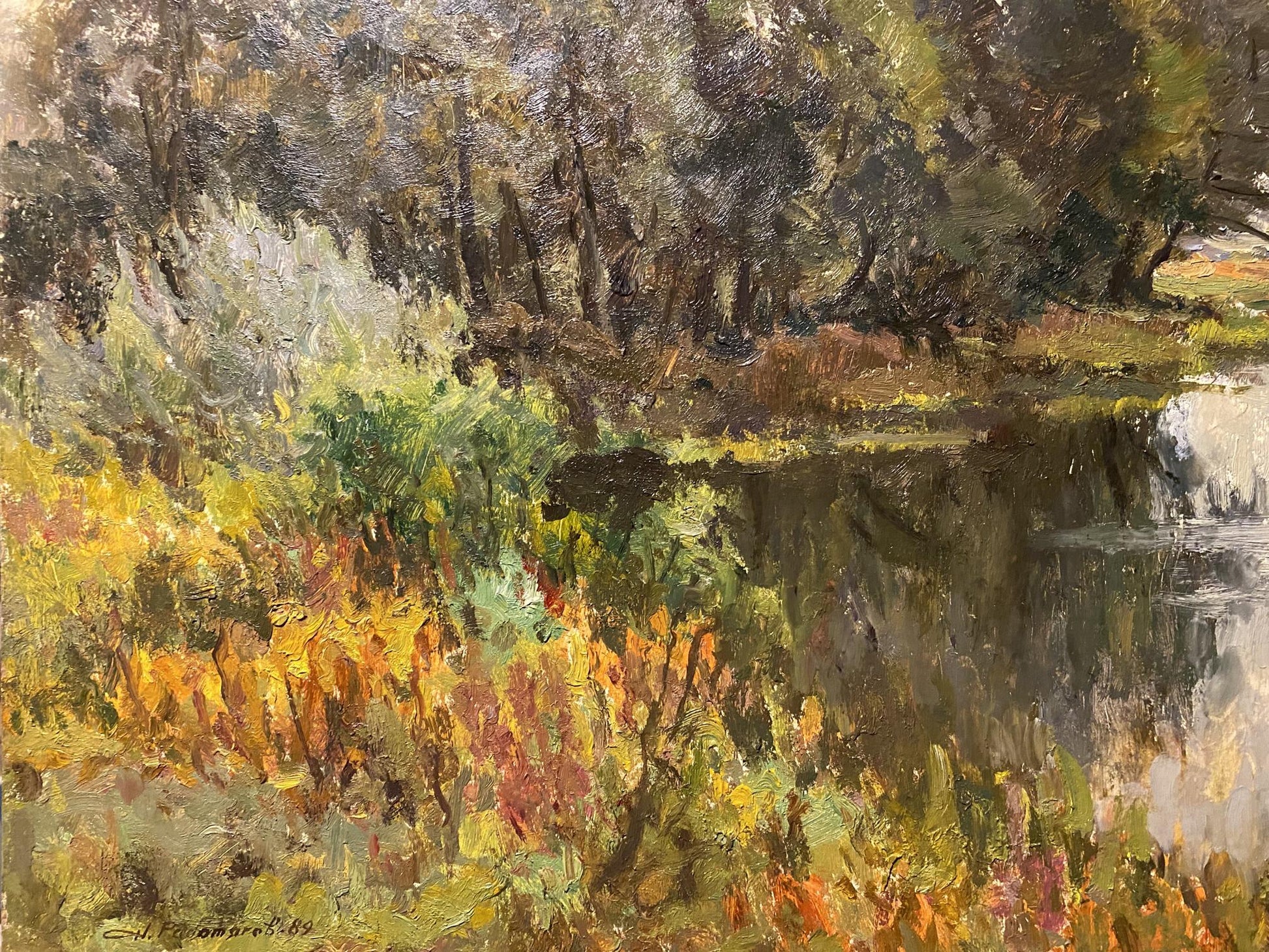Impressionistic oil painting by Nikolay Rabotyagov: autumn wooded riverbank