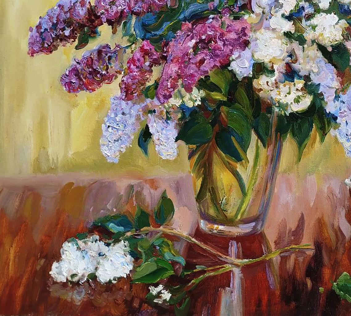 Oil painting of lilac bouquet in glass vase by Leonid Pavlenko