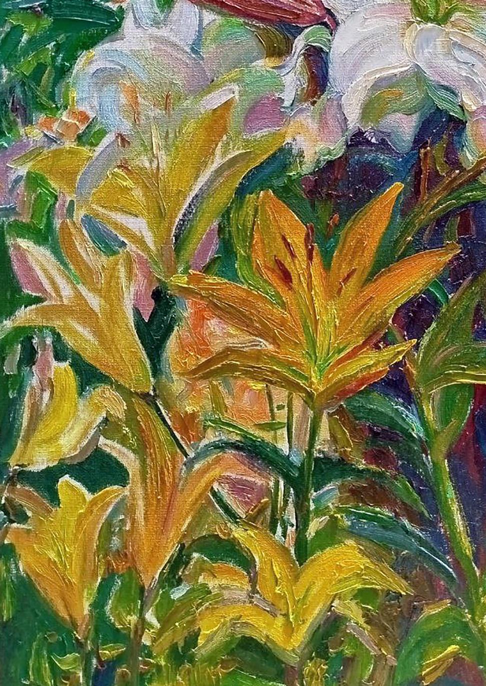 Oil painting Blooming lilies by Leonid Pavlenko vibrant yellow white textured lilies green background