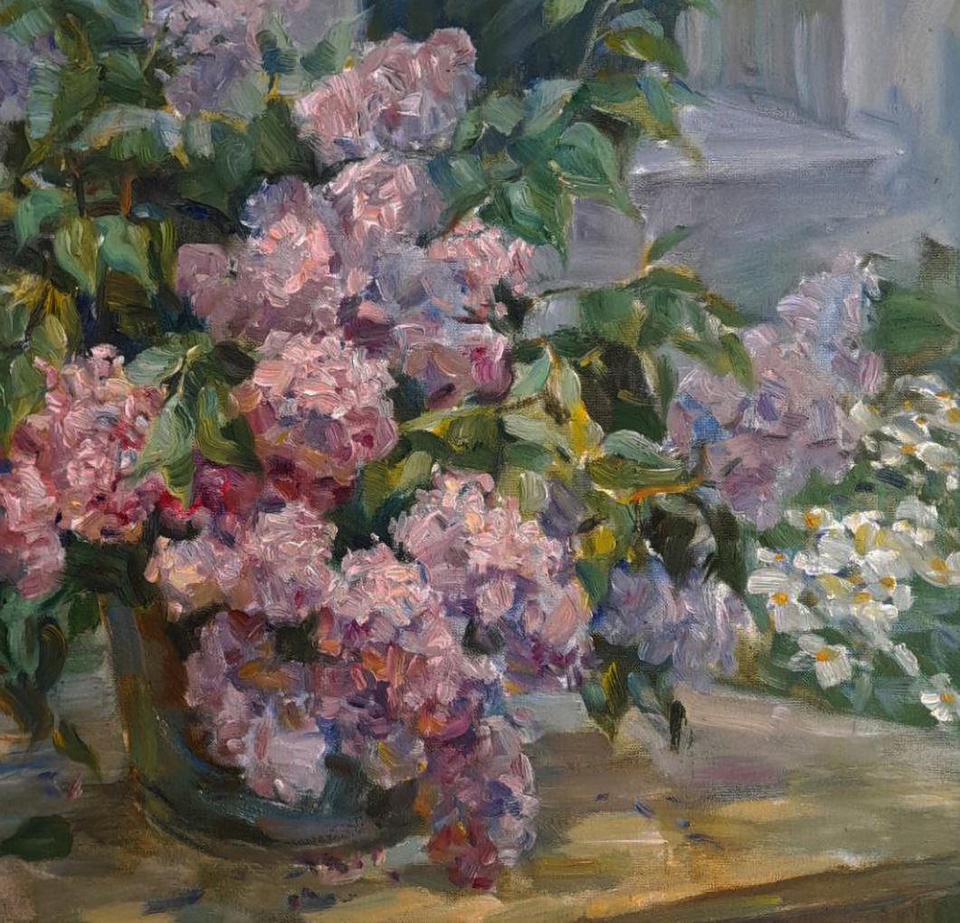 Oil painting Spring Aroma by Ivan Kovalenko: pink lilacs in green vase with daisies