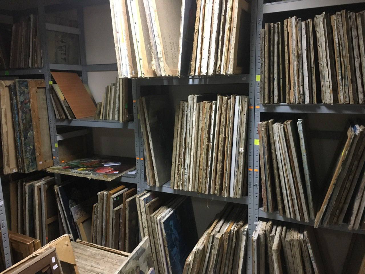 Weathered wooden canvas panels with paint remnants for wholesale