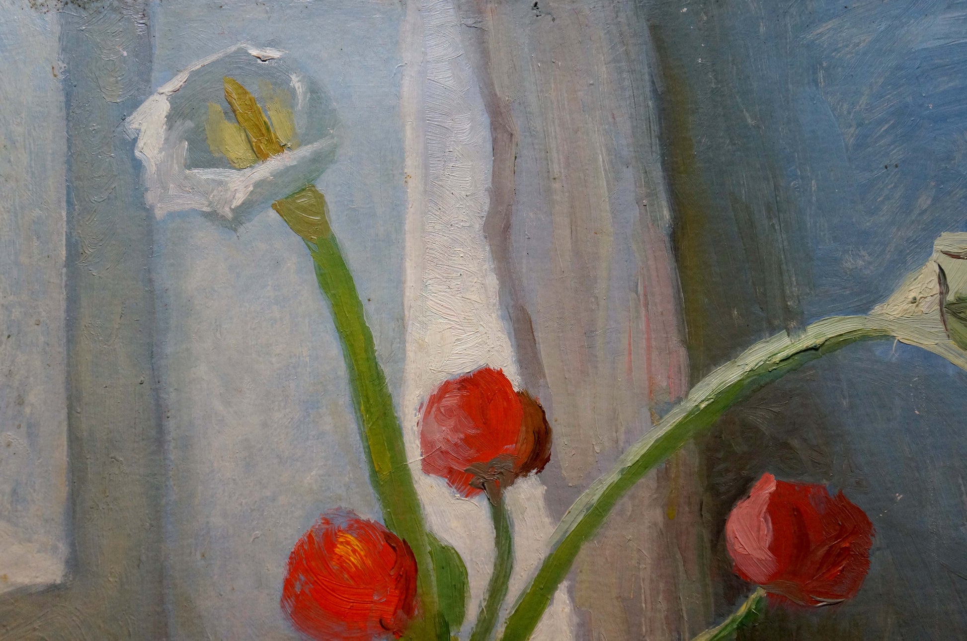 Oil painting Flowers Les: white calla lilies and red roses on blue-gray background