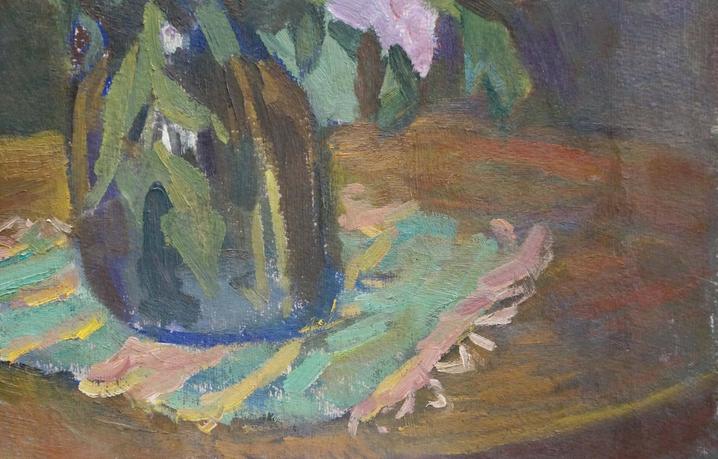 Oil painting vase with lilac: dark textured glass, blue rim, green leaves, pink flowers