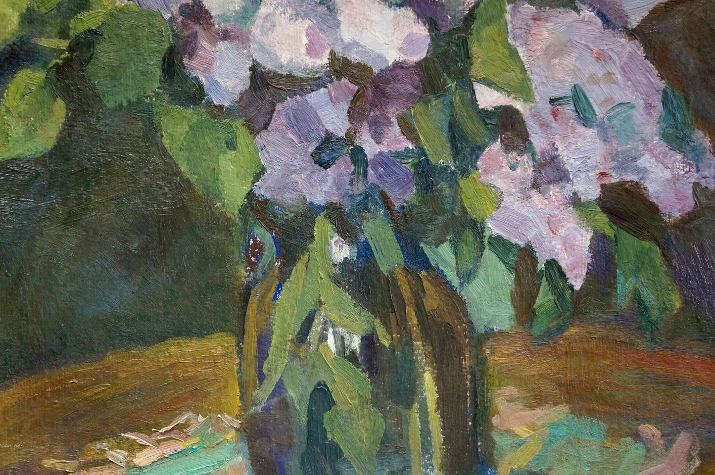 Oil painting of vase with lilac hydrangeas and green leaves