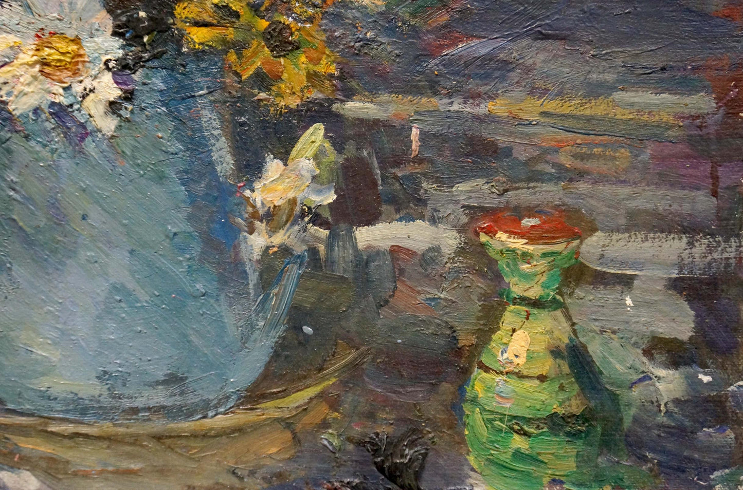 Oil painting of small green ceramic vase with red lid by Kompaniets-Kiyanchenko Nadezhda Dmitrievna