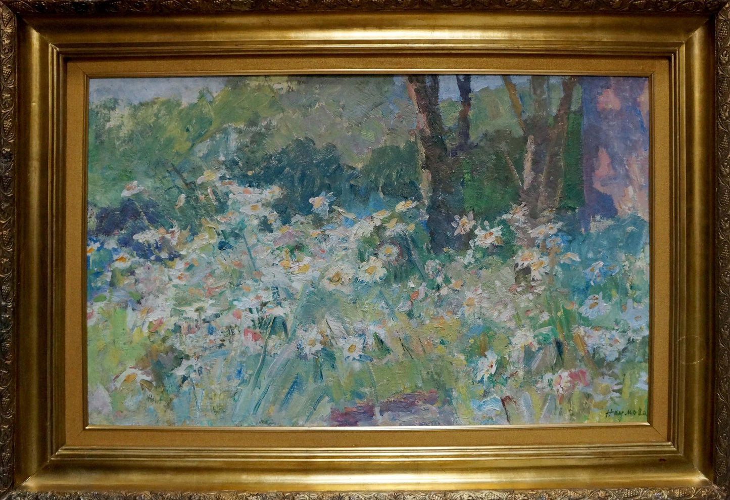 Oil painting Daisies by Naumova Tamara Sergeevna in gilded frame