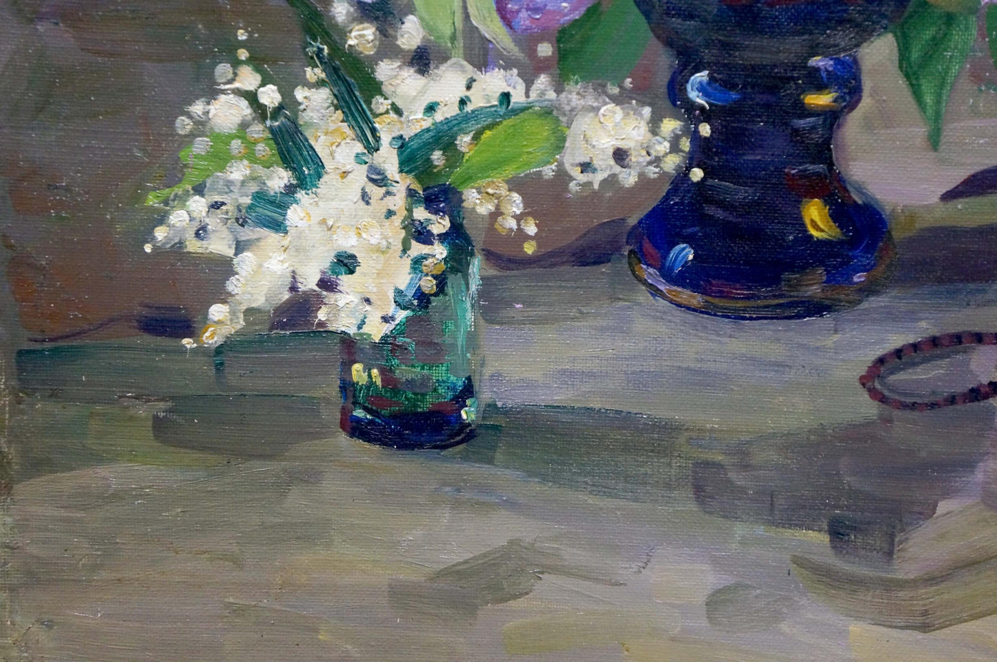 Oil painting of luxurious lilac in translucent green glass vase