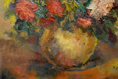 Oil painting Flowers K. Wasilewska: golden ceramic vase with red pink roses