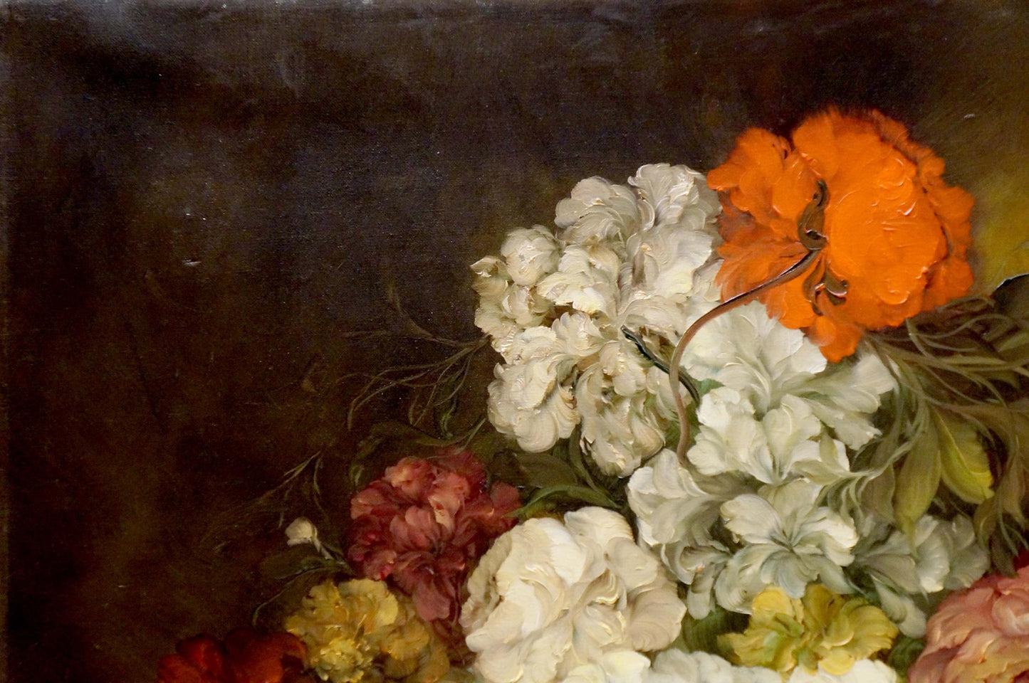 Oil painting Flowers Sarossa: vibrant white, orange, pink flowers on dark background