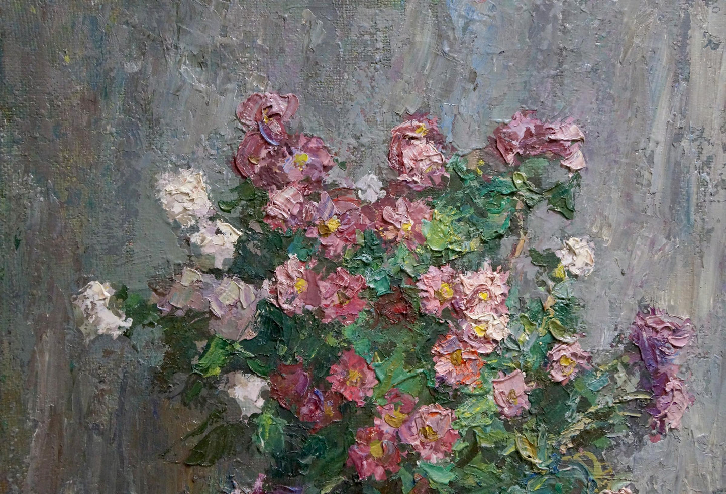 Textured oil painting of pink white roses bouquet with green leaves on gray background