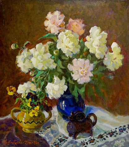Oil painting of white pink peonies in cobalt vase by Leonid Zhabinsky
