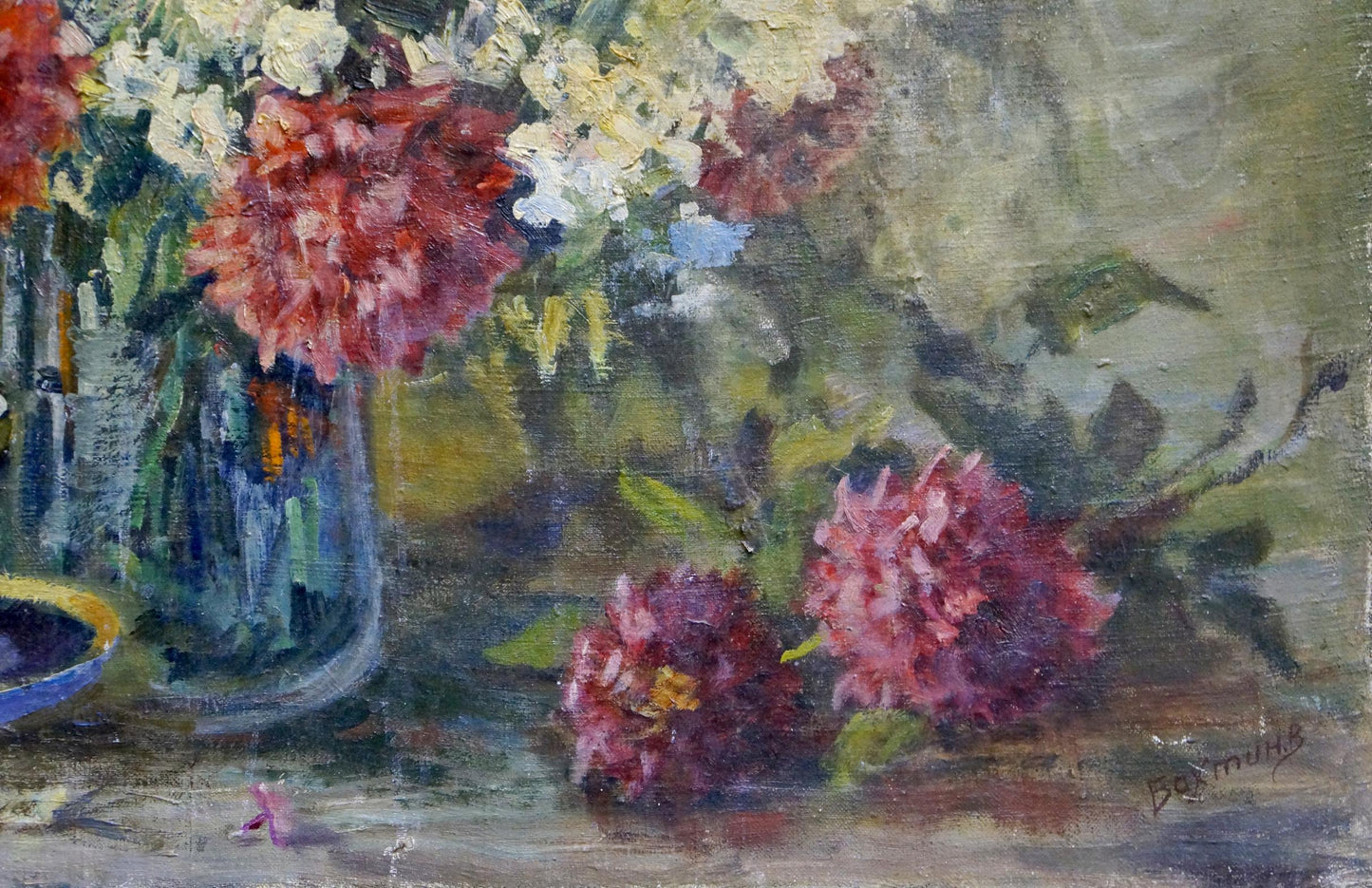 Oil painting Breakfast by Victor Vladimirovich Bakhtin with vase of red white flowers
