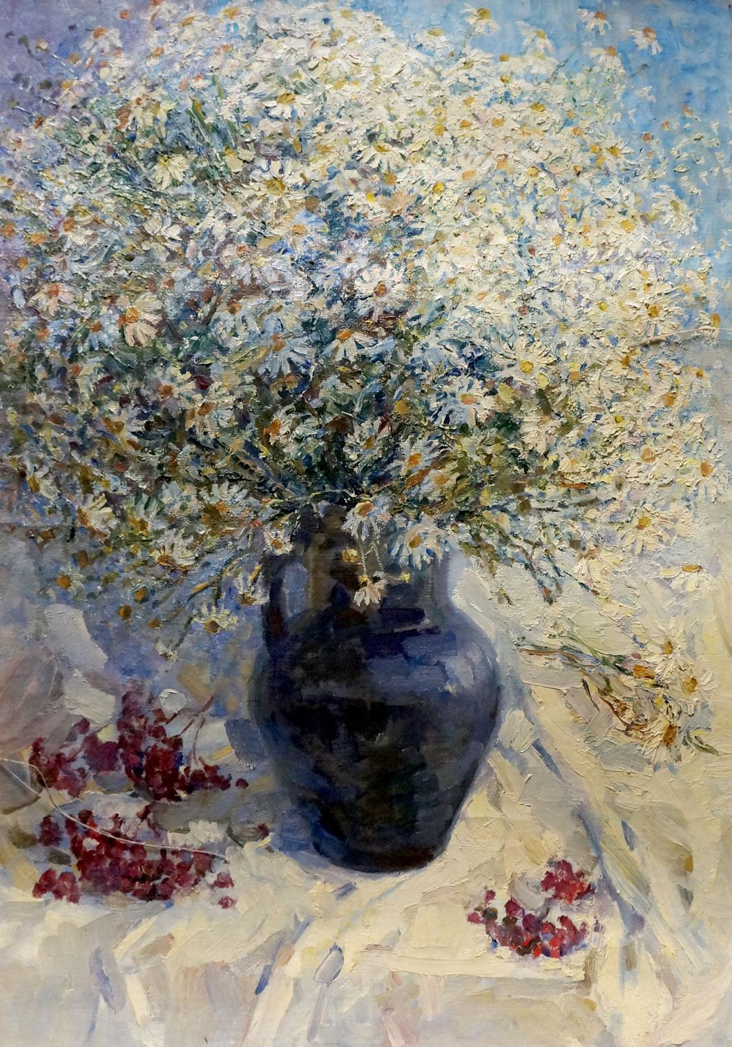Oil painting of dark ceramic jug with white daisies by Titarenko Maria Anatolyevna