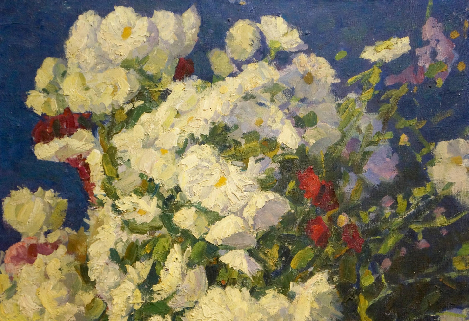 Oil painting by Smirnov Yuri Alexandrovich: white flowers with yellow centers on blue