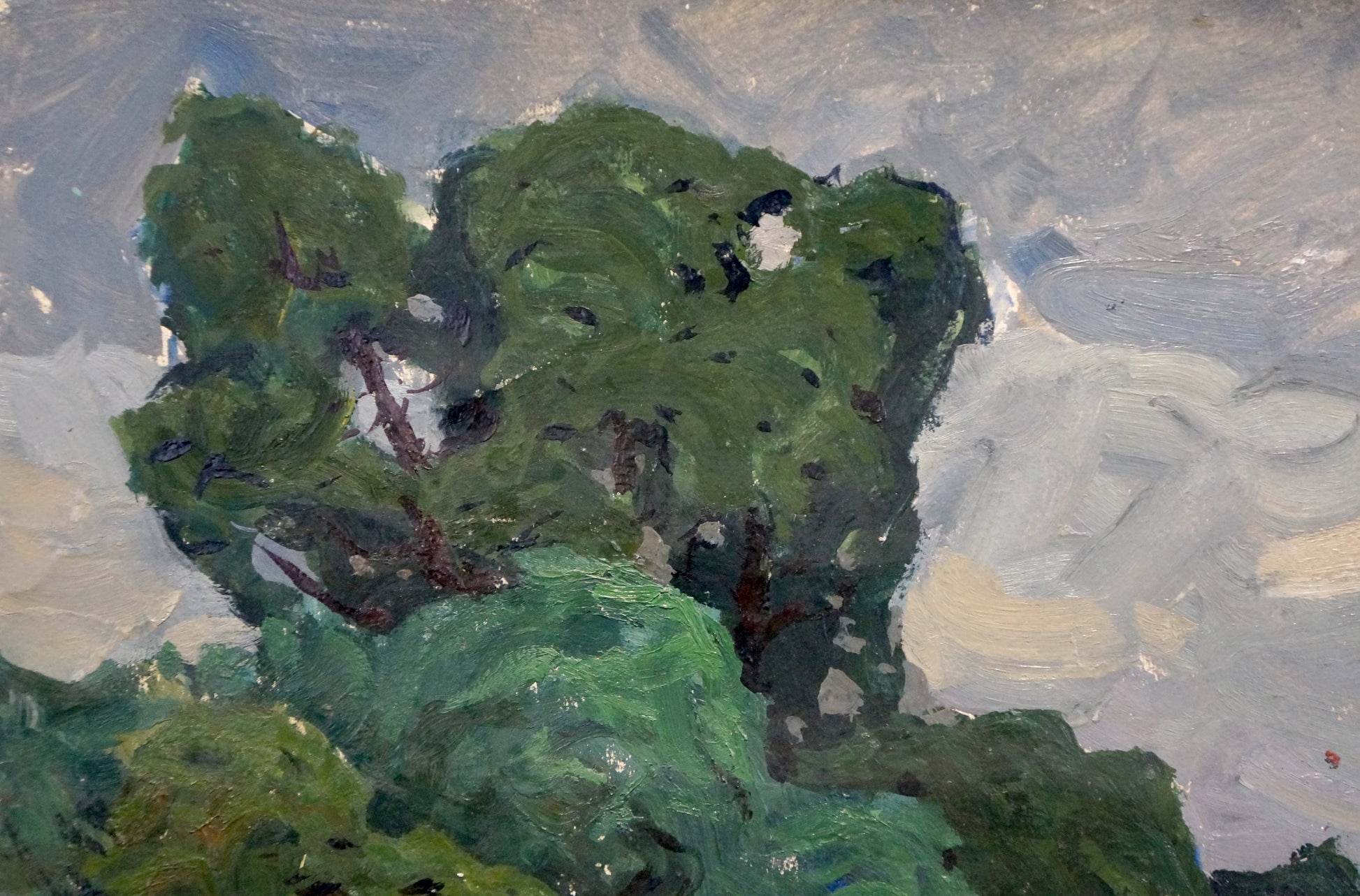 Impressionistic oil painting by Fomin Anatoly Nikiforovich: lush green tree, gray sky