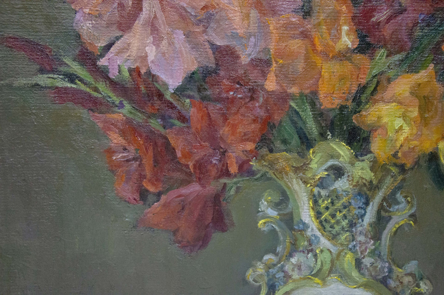 Oil painting by Maria Glushchenko of gilded vase with vibrant gladioli bouquet