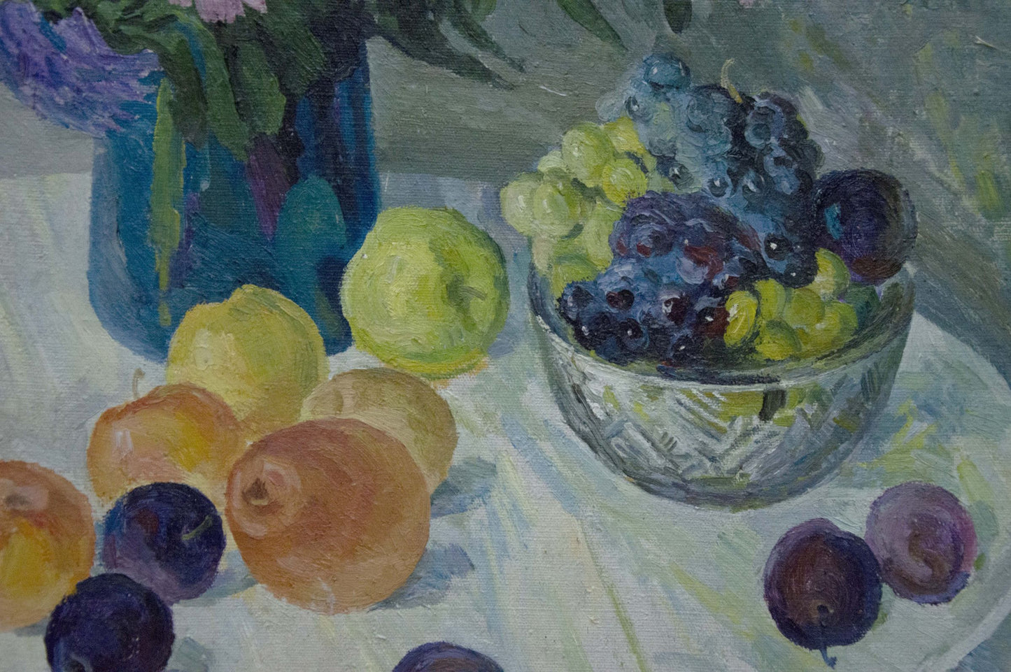 Oil painting of clear glass bowl with green and purple grapes by Sheremet Alexander Petrovich