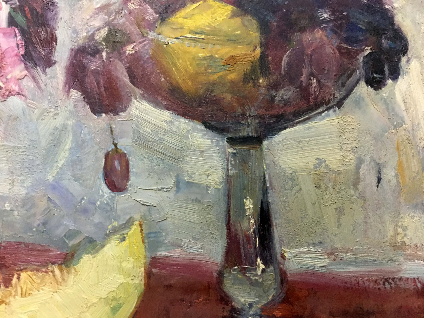 Oil painting by Skubko Sergey Mikhailovich: vase with purple grapes and red grape