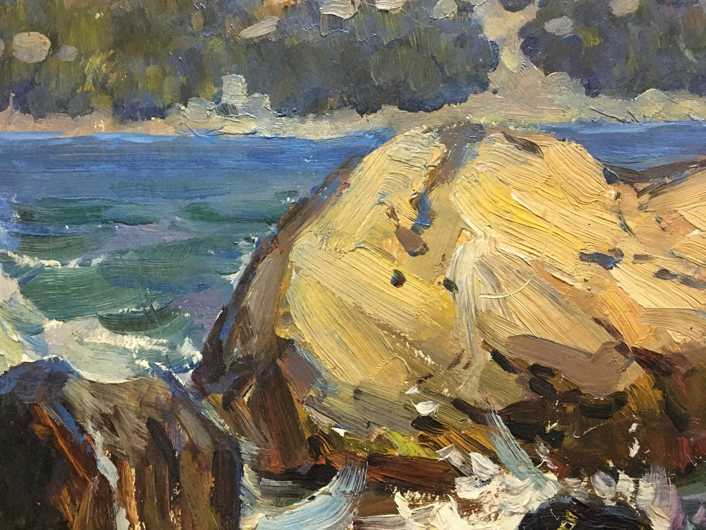 Oil painting by Petr Kolomoitsev: golden-yellow rock by turbulent sea